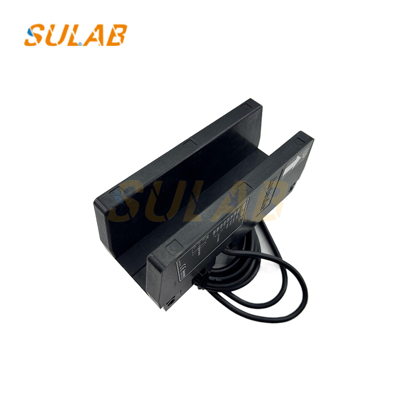 Hyundai BUM4-40D-W Leveling Sensor Photoelectric Switch with 10-30V DC, 4mm Sensing Range and M8 Connector