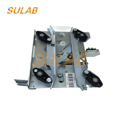 KM902670G13 R6 Kalınlaştırılmış Galvanizli Çelik Plakalı ve Asansör Kapısı Operatörü Güvenliği İçin Dahili Kilitleme Mekanizmiyle Kısa Kollu Kapı Bıçağı